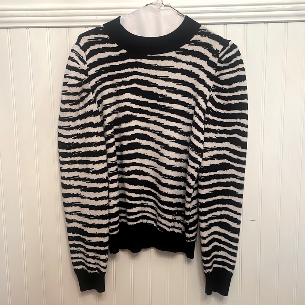 Fab’rik sweater. Animal print. Warm and thick.